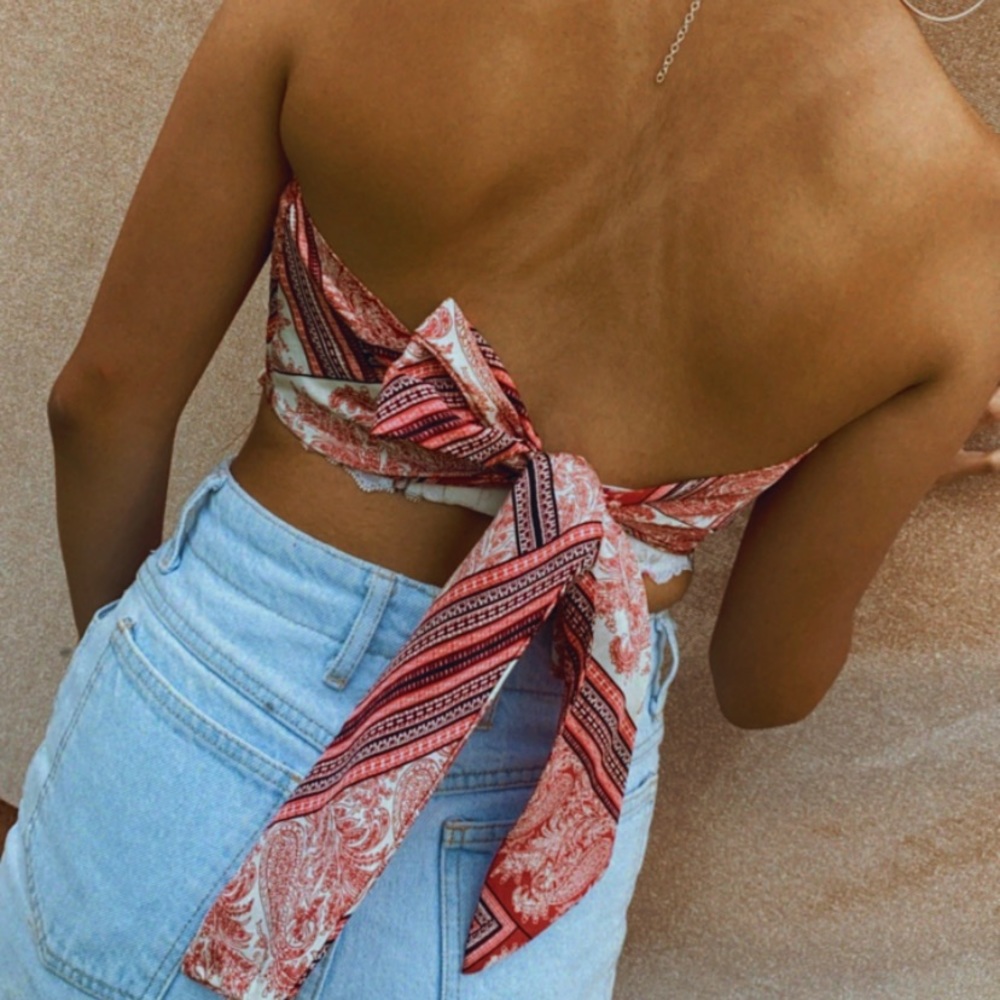 Paisley diagonal top that is open from the back